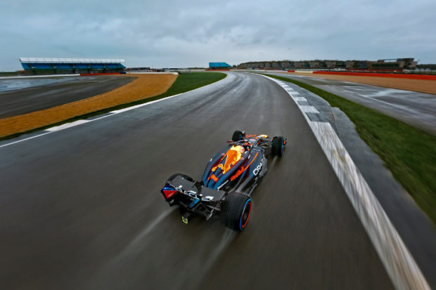 Max Verstappen chased by a drone at 350KM/H: Red Bull reinvents the way of filming F1